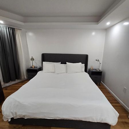 Beautiful Boston Bedroom - New Renovation Экстерьер фото