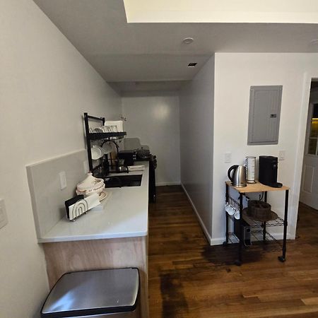 Beautiful Boston Bedroom - New Renovation Экстерьер фото