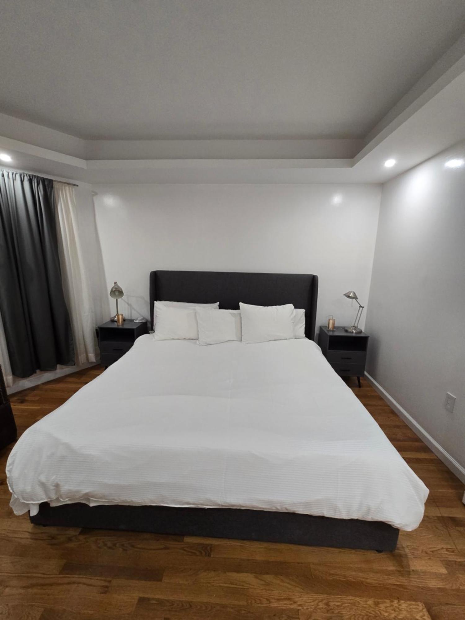 Beautiful Boston Bedroom - New Renovation Экстерьер фото